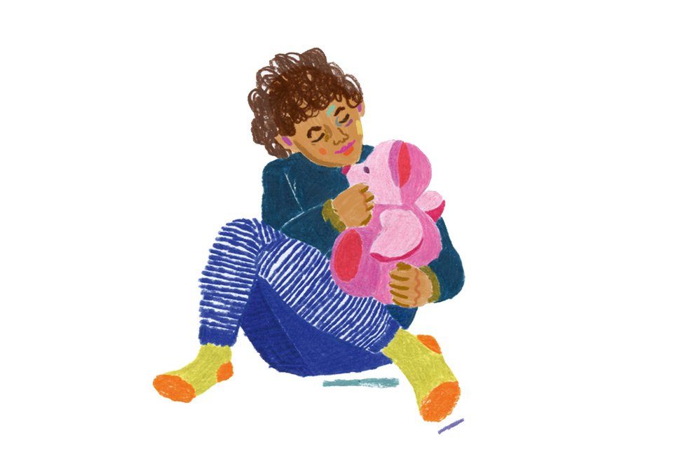 Die Illustration zeigt ein Kind mit einem rosa Teddy auf dem Arm mit dem es spielt