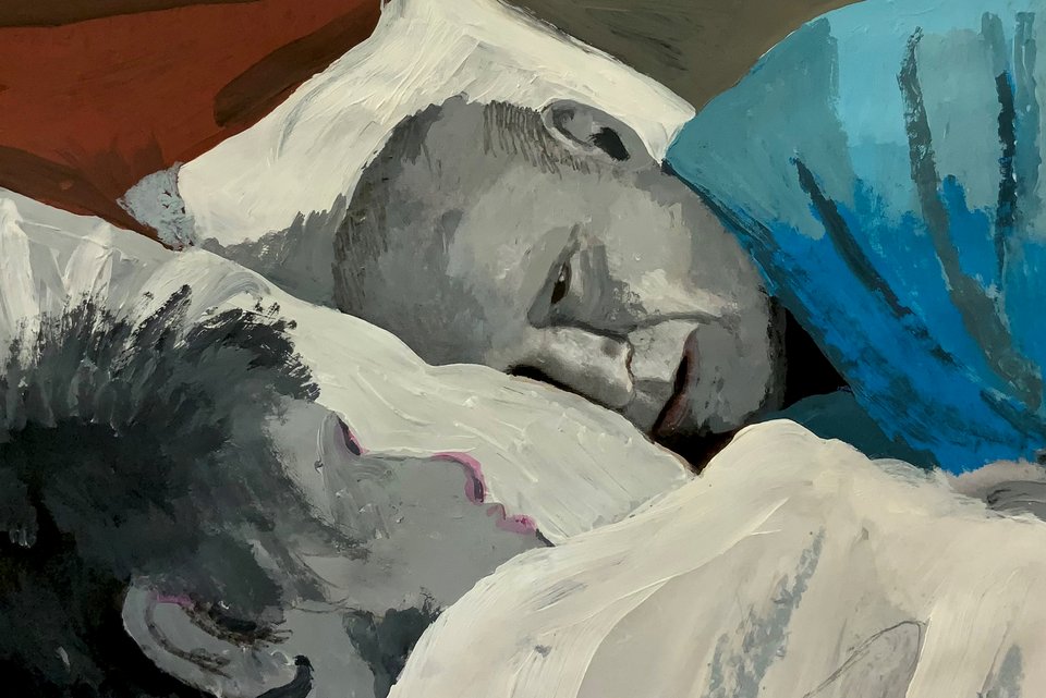 Die Illustration zeigt zwei Männer, die sich im Bett gegenüber liegen. Einer von ihnen ist wach uns sieht betrübt aus.