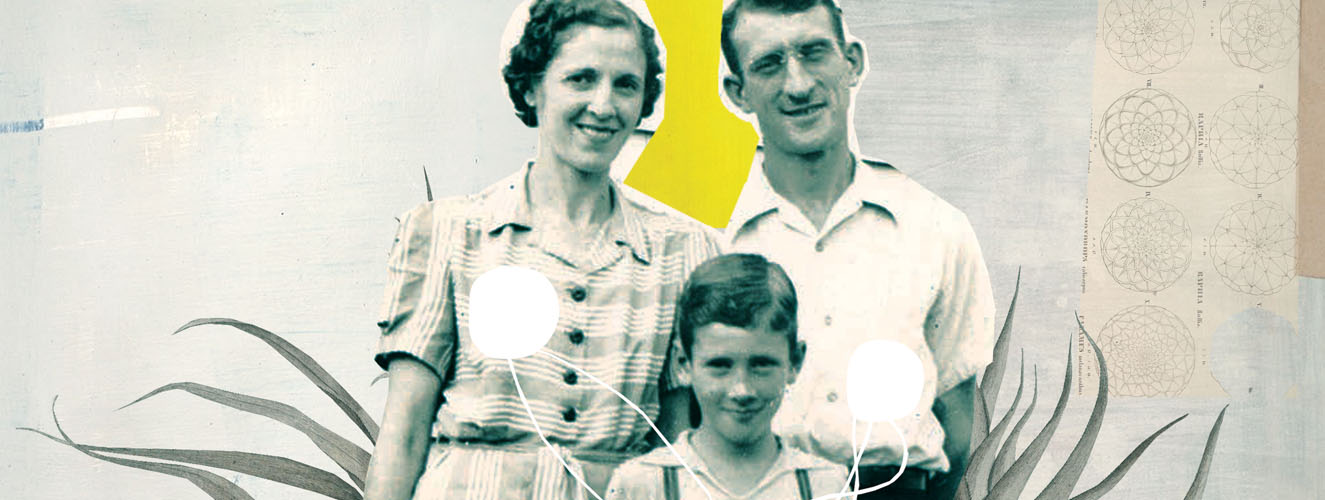 Eine alte Fotografie zeigt Mutter, Vater und Sohn, die freundlich schauen, darunter spiegelt sich ein weißer Schatten, der die Kindheit symbolisiert