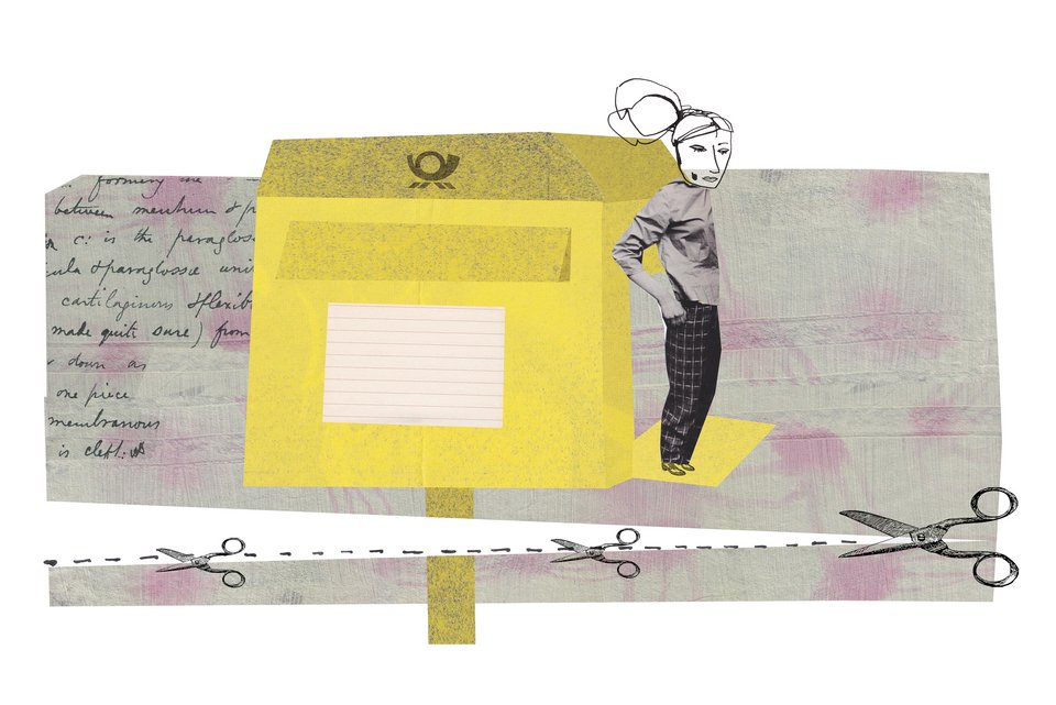 Die Illustration zeigt eine Frau, die an einem gelben Briefkasten steht, der bald verschwinden wird
