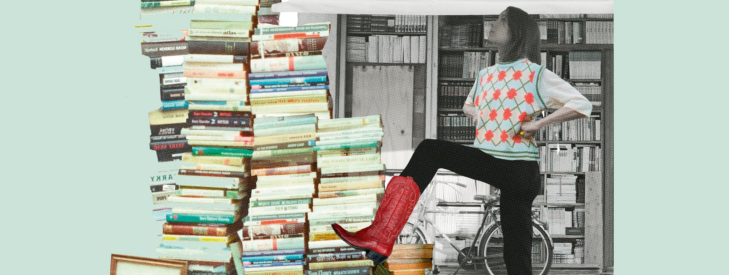 Die Illustration zeigt eine Frau mit großen Lederstiefeln, die Hände in die Hüfte gestemmt, die vor eine Bücherladen mit einem sehr großen Bücherstapel davor steht und daran hochschaut