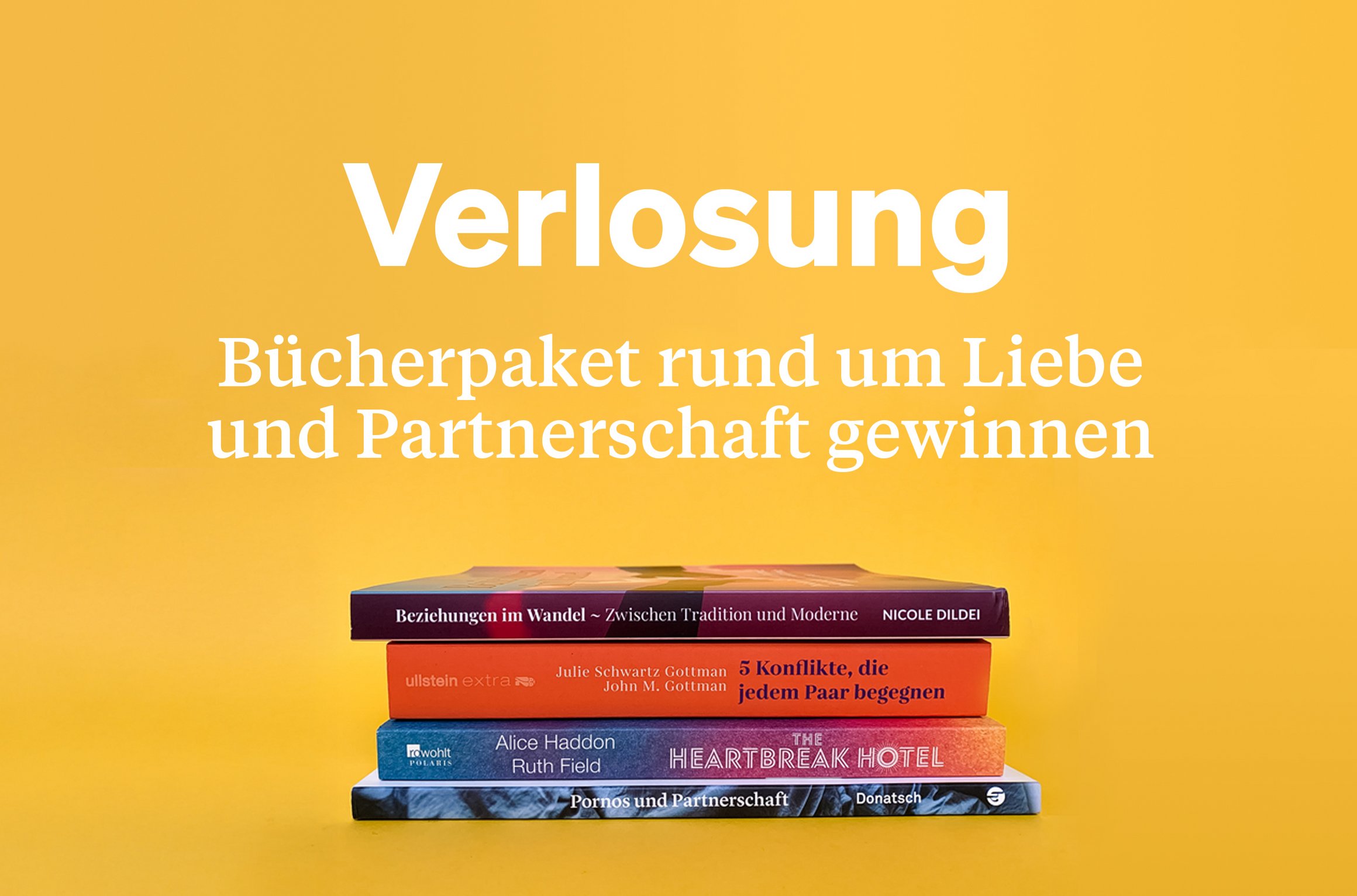 Bücherstapel mit den zu verlosenden Büchern