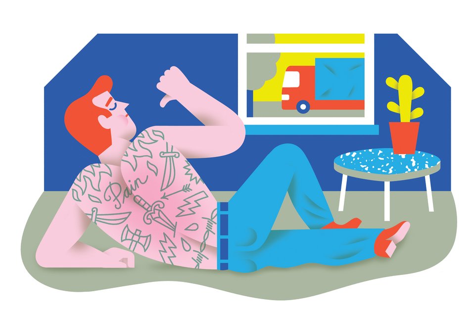 Die Illustration zeigt einen Mann, der in seiner Wohnung auf dem Boden liegt und seinen schmerzenden Rücken zeigt, der voller Tattoos ist