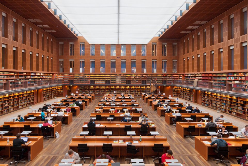 Der große Lesesaal der Sächsischen Landesbibliothek in Dresden