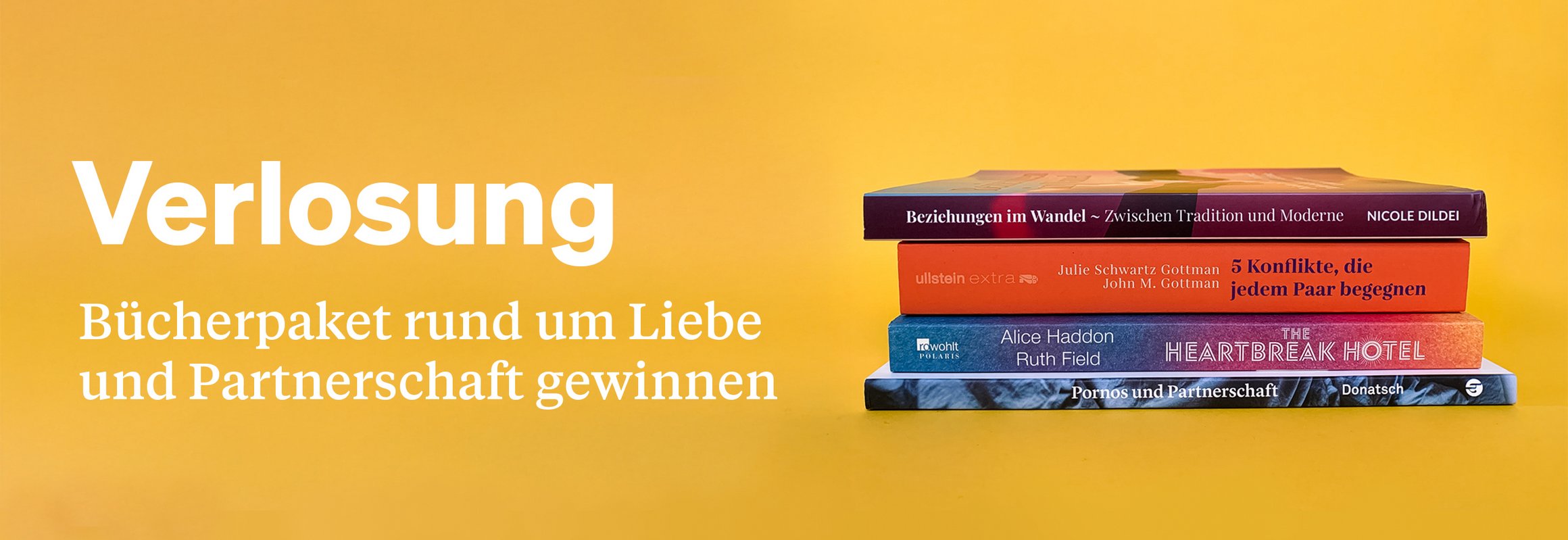 Bücherstapel mit den zu verlosenden Büchern