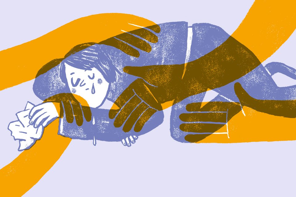 Die Illustration zeigt eine Person, die einen zerknüllten Brief in der Hand hält und weint, und von vielen Händen getröstet wird