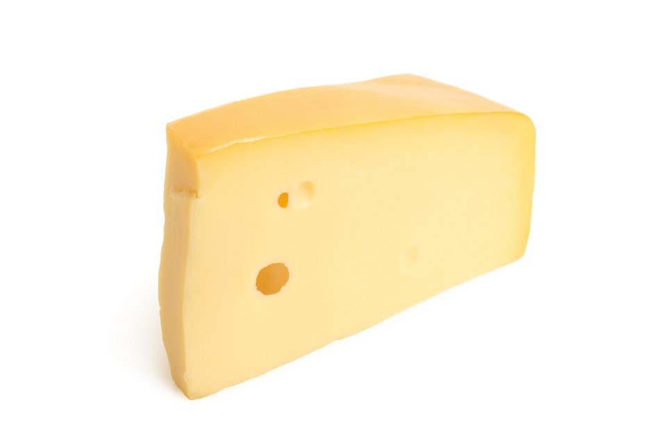 Ein großes Stück Käse mit Löchern